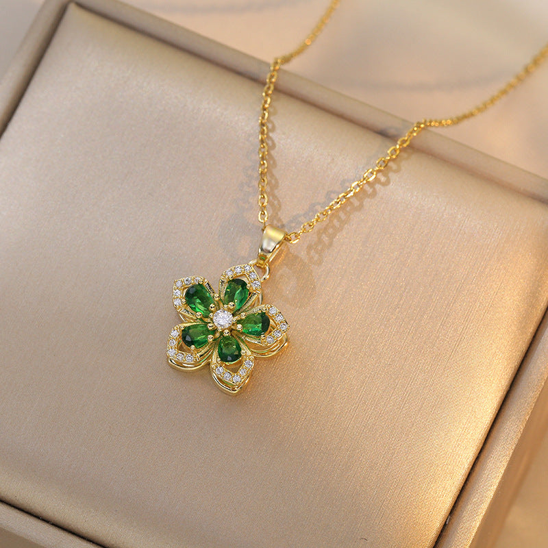Five-petal Flower 360 � Rotating Pendant Necklace Light Luxury Niche Design Sense