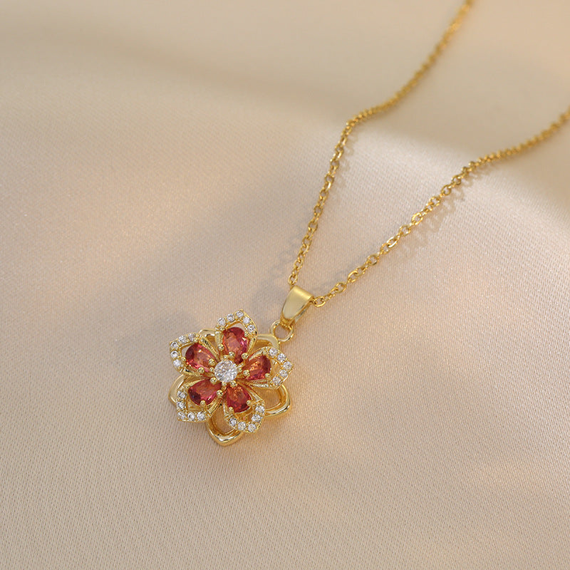 Five-petal Flower 360 � Rotating Pendant Necklace Light Luxury Niche Design Sense